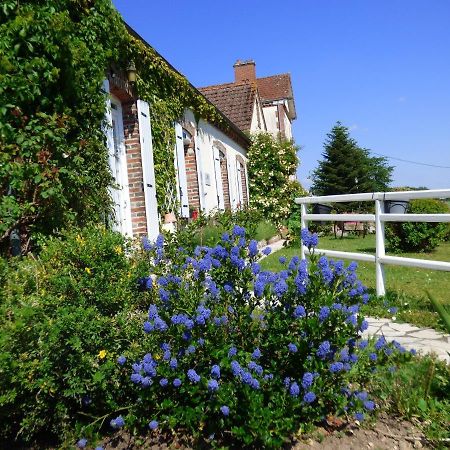 Chambres D'Hotes Les Muscaris Feins-en-Gatinais エクステリア 写真