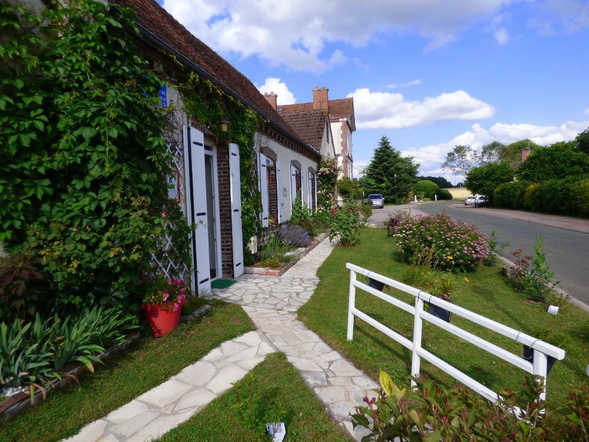 Chambres D'Hotes Les Muscaris Feins-en-Gatinais エクステリア 写真