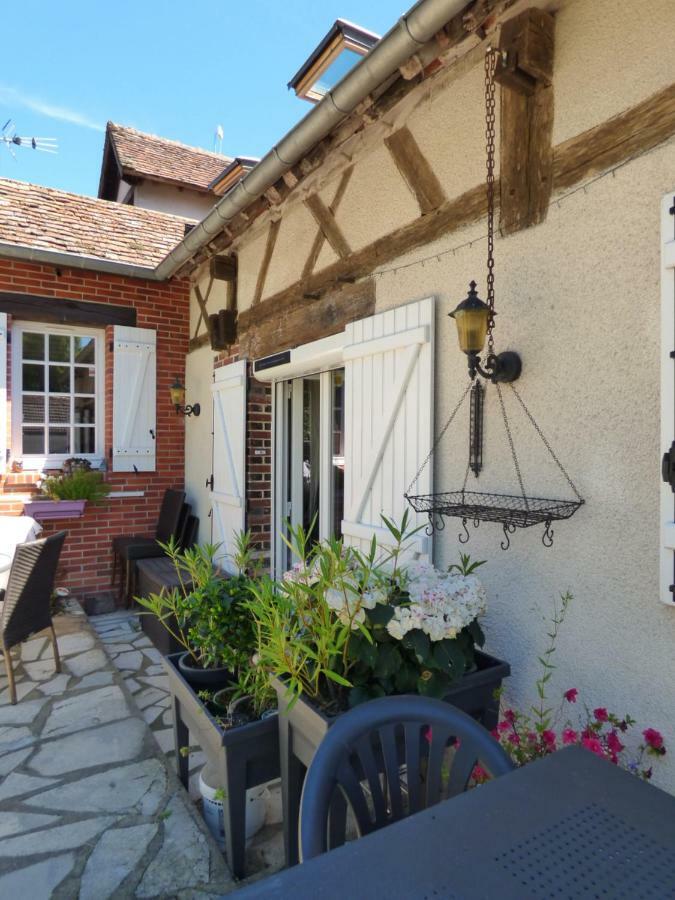Chambres D'Hotes Les Muscaris Feins-en-Gatinais エクステリア 写真